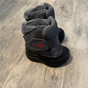 The Toddler Alpenglow II Boots Toddler Size 4 NEVER WORN